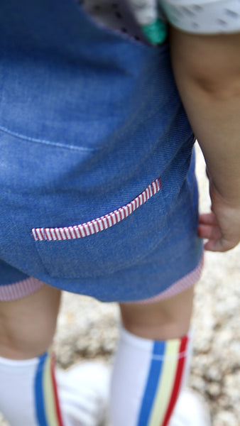 Salopette short filles et garçons avec les détails soignés