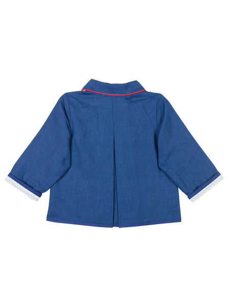 Vue de dos de cette veste pour enfant, avec sa petite fente si caractéristique