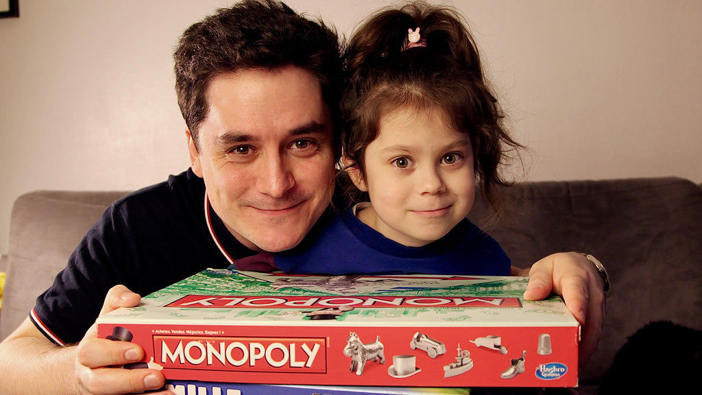 Du Monopoly au 1000 Bornes, comment jouer en famille aux jeux cultes de notre enfance ?