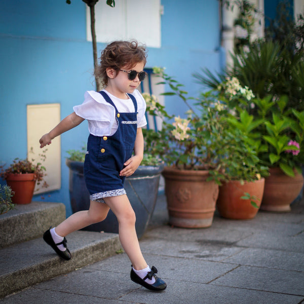 Salopette short bleue avec une doublure intégrale 100% coton bio, bretelles réglables